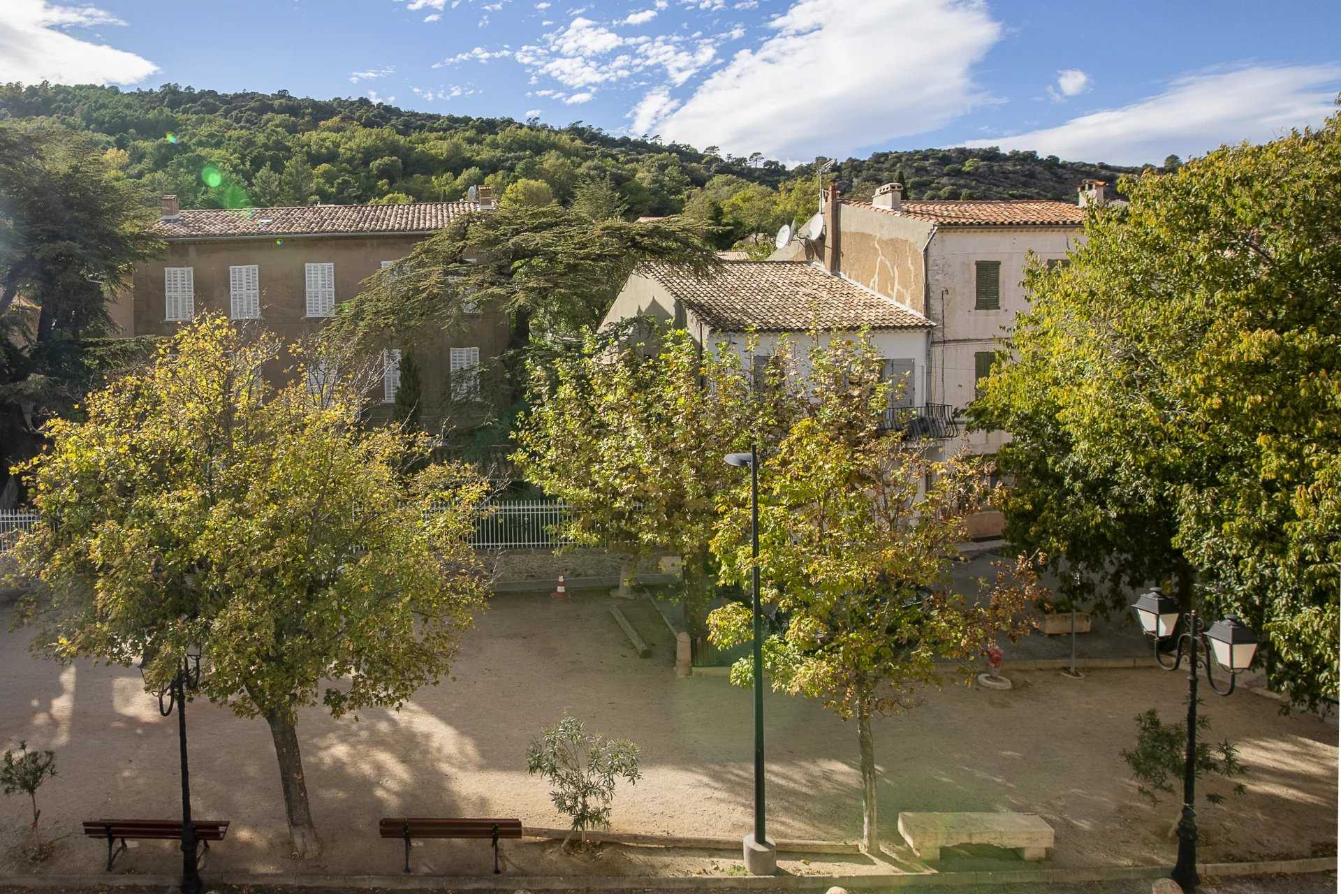 loger dans La Garde-Freinet, Provence-Alpes-Côte d'Azur 12155855