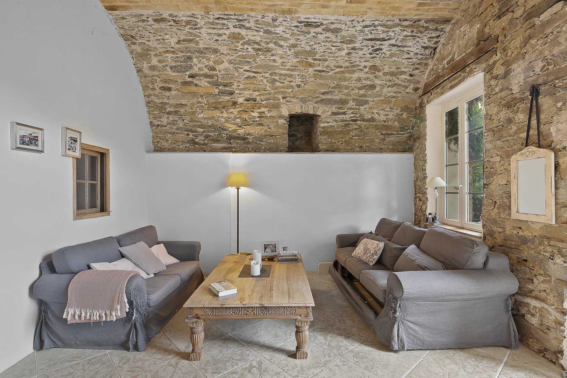 Talo sisään La Garde-Freinet, Provence-Alpes-Côte d'Azur 12155855