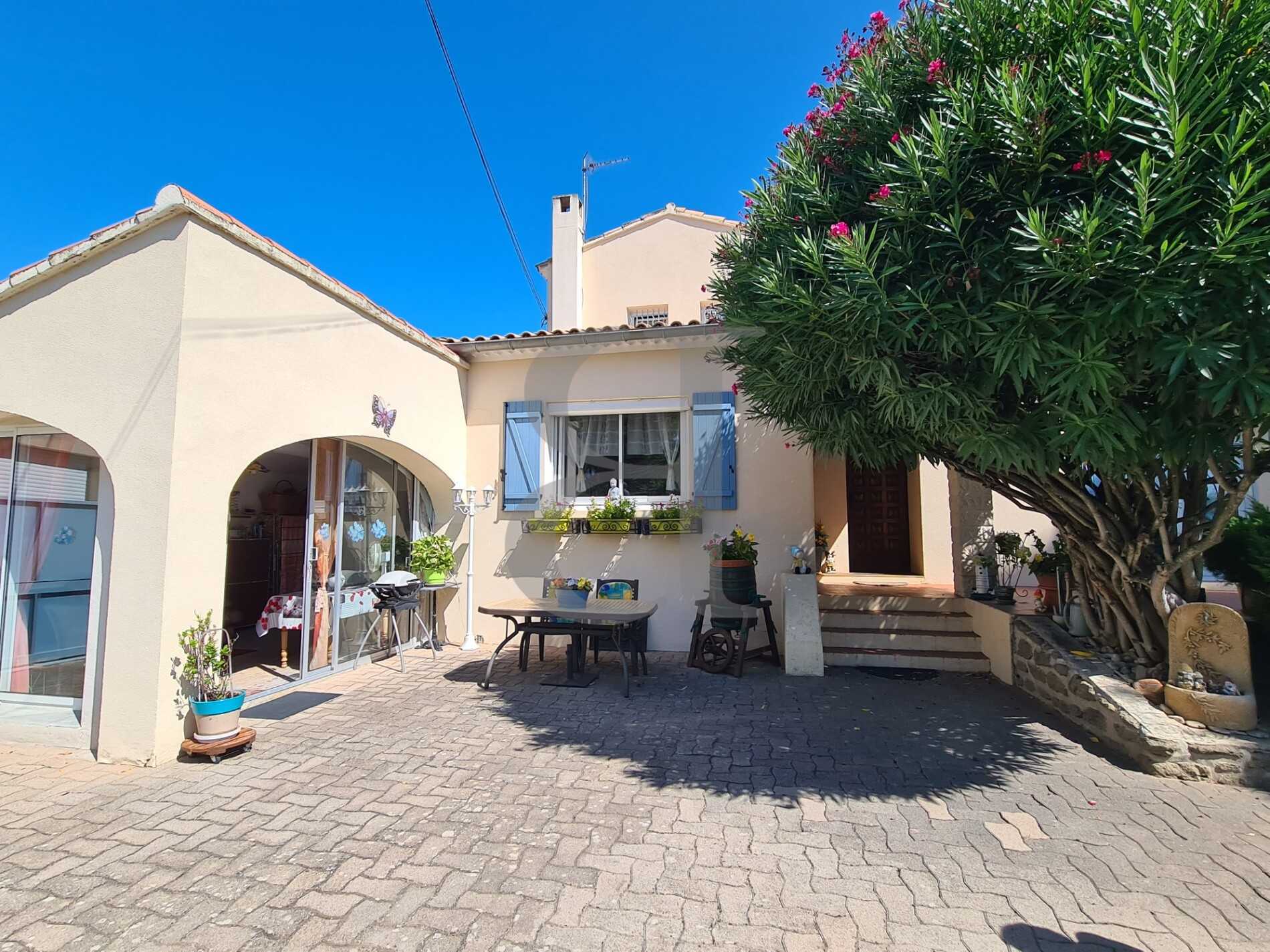 House in Sainte-Cecile-les-Vignes, Provence-Alpes-Cote d'Azur 12155861