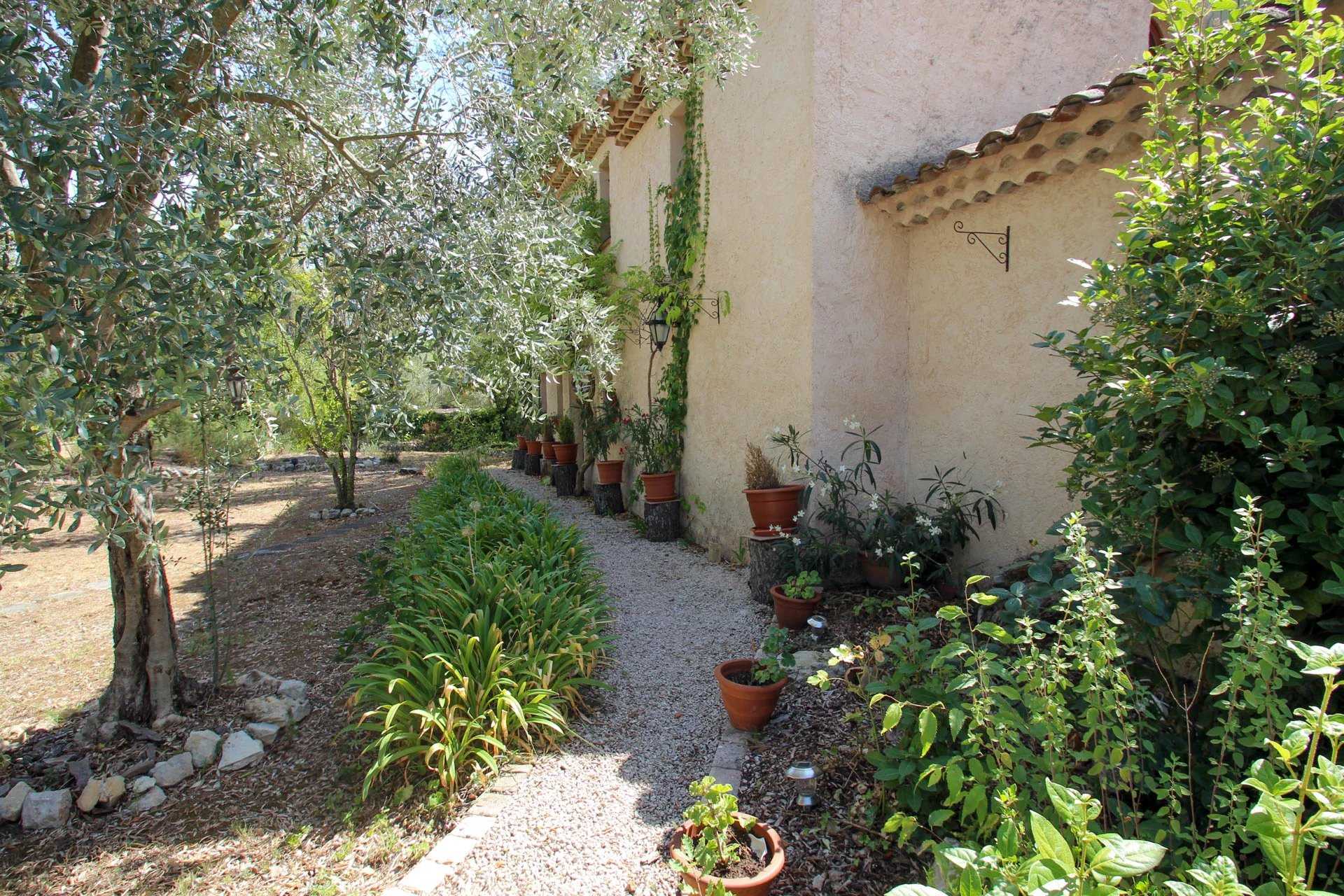 жилой дом в Fayence, Provence-Alpes-Côte d'Azur 12155903