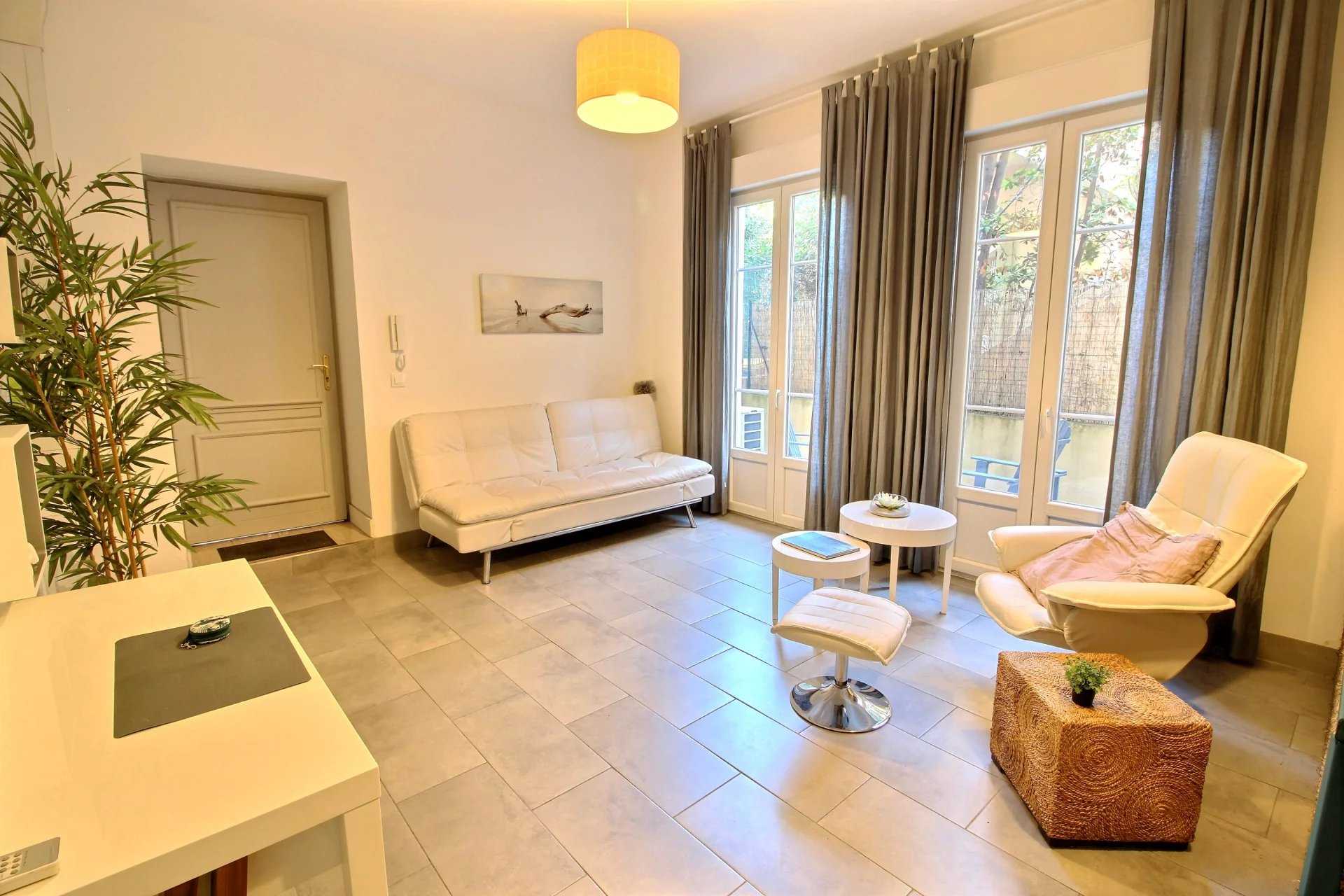 Condominium in Antibes, Provence-Alpes-Cote d'Azur 12155907