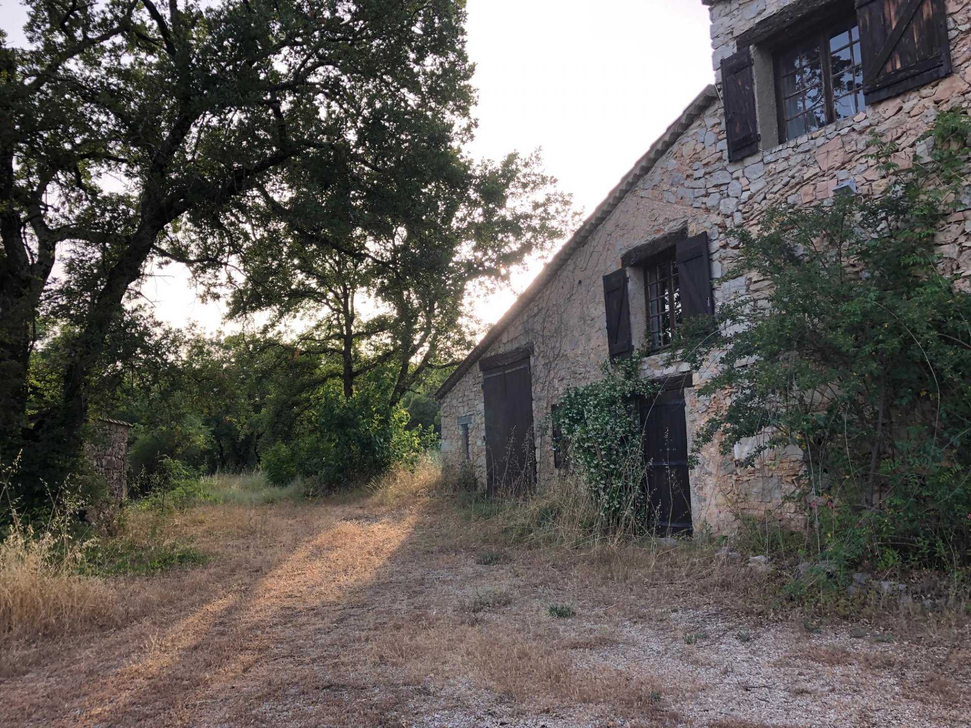 Talo sisään Saint-Paul-en-Forêt, Provence-Alpes-Côte d'Azur 12155909