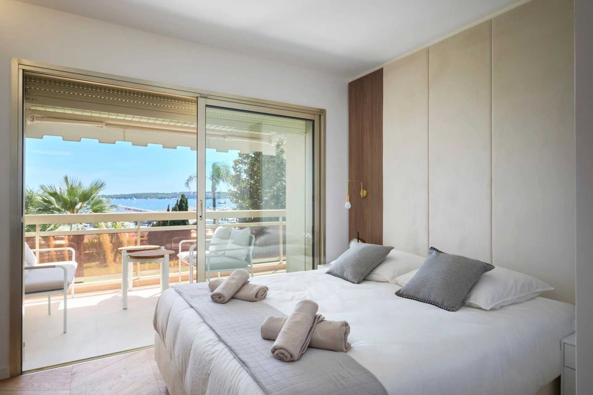 Condominium in Cannes, Provence-Alpes-Côte d'Azur 12155911