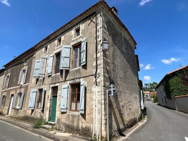 Talo sisään Aigre, Nouvelle-Aquitaine 12156185