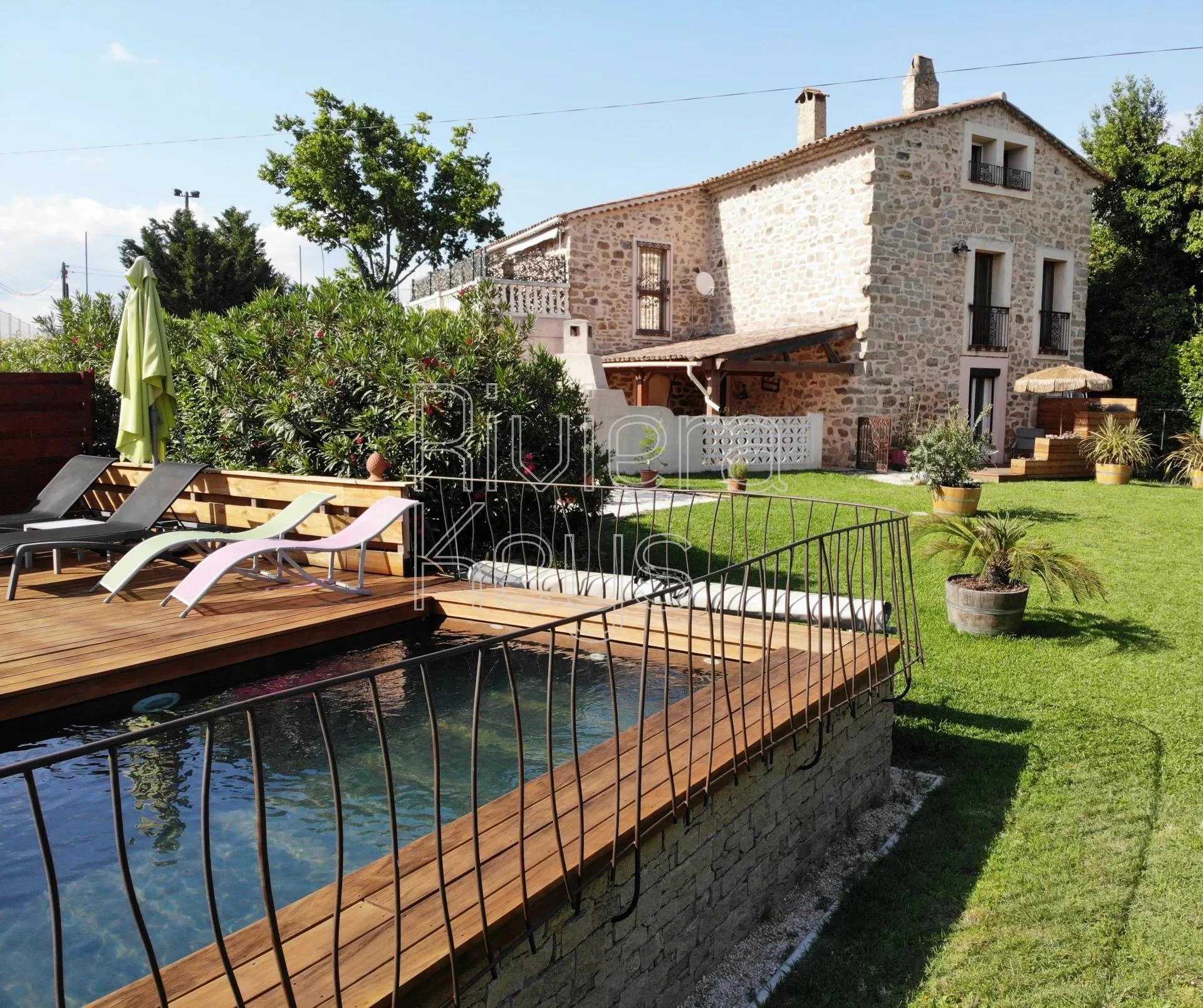 Talo sisään Le Muy, Provence-Alpes-Cote d'Azur 12157045