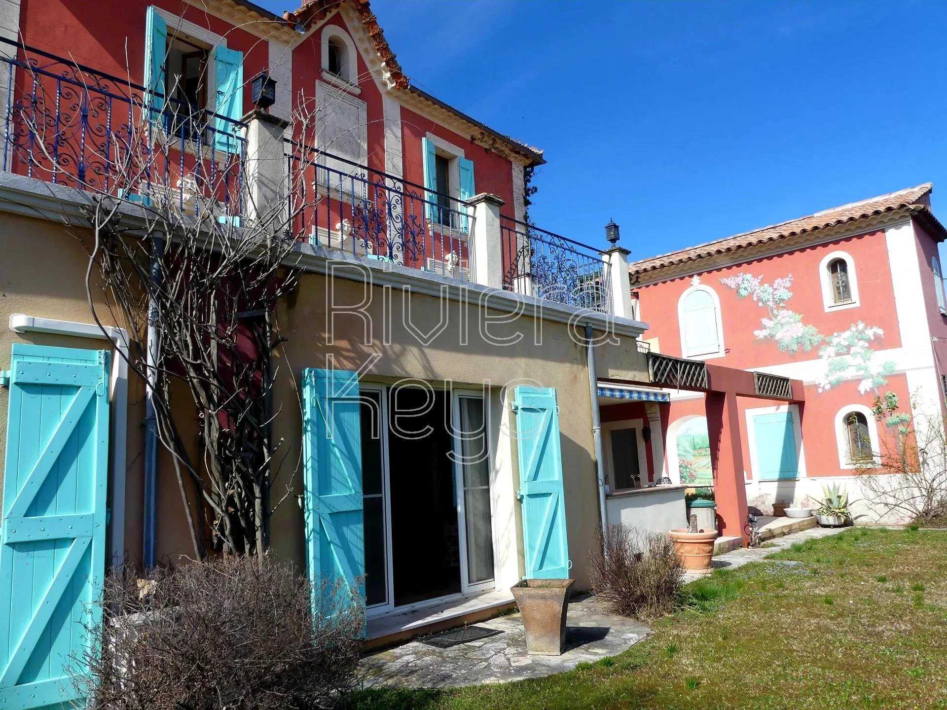 Hus i Correns, Provence-Alpes-Cote d'Azur 12157056