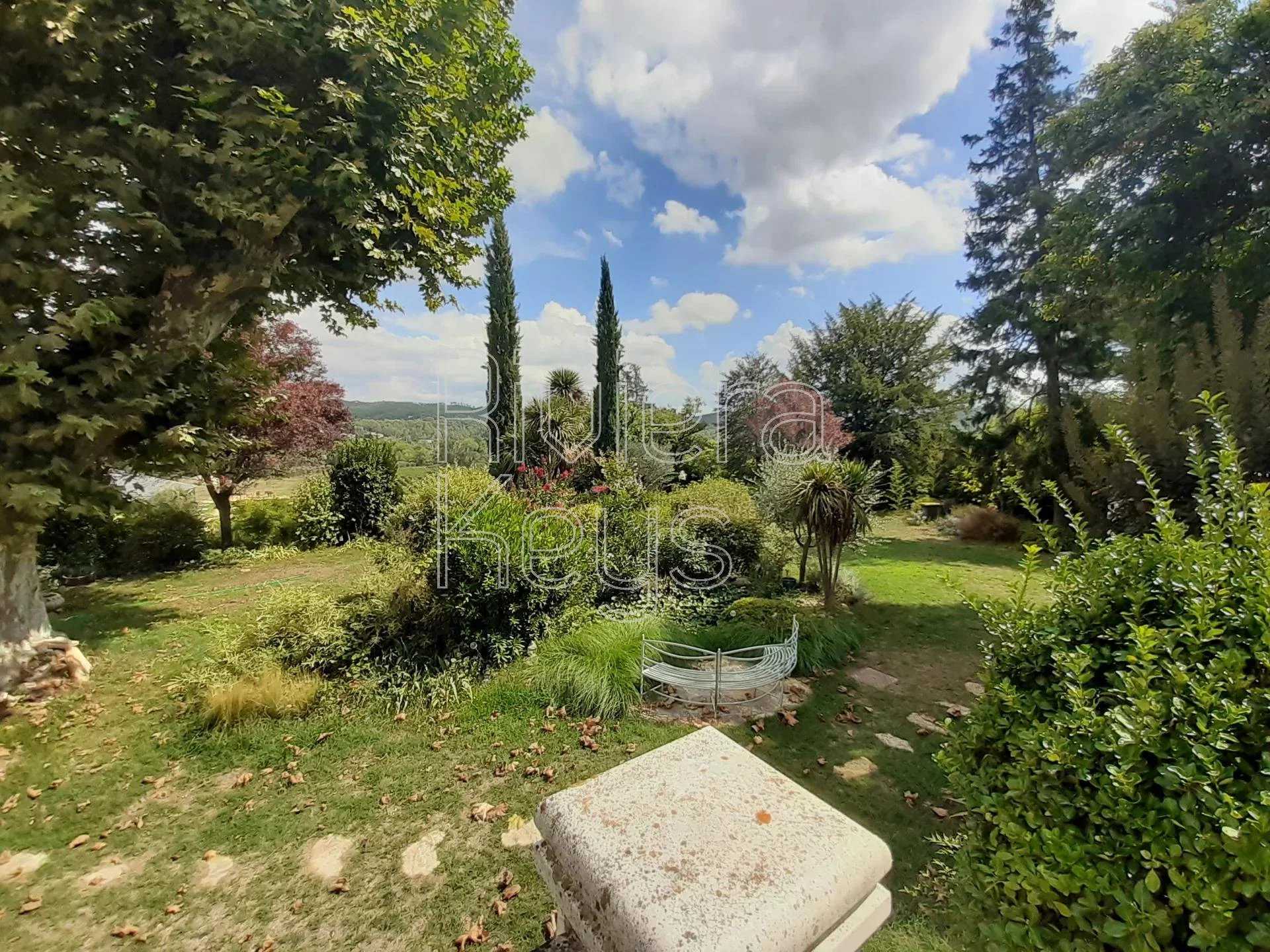 Hus i Correns, Provence-Alpes-Cote d'Azur 12157056