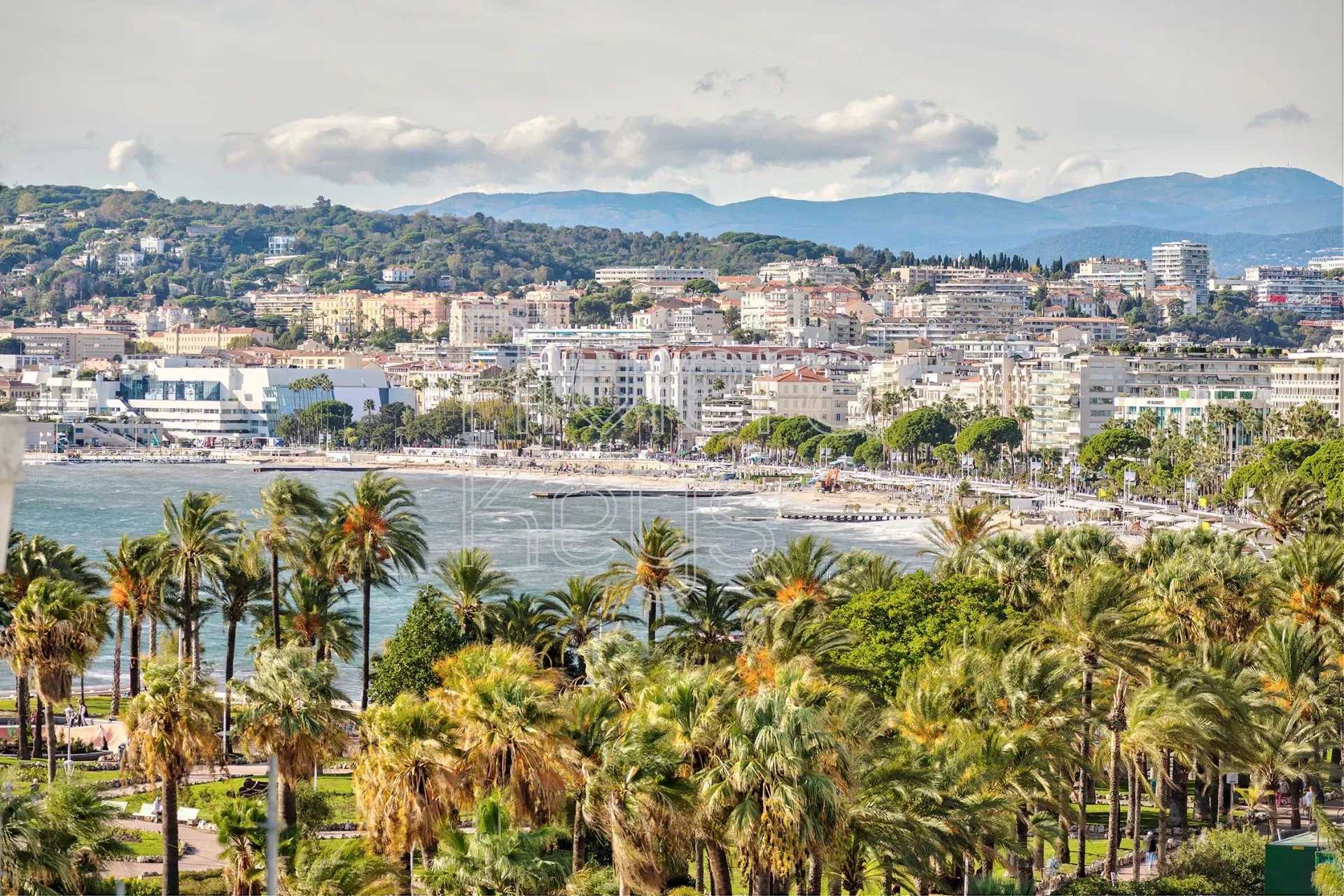 Condominium in Cannes, Provence-Alpes-Côte d'Azur 12157059