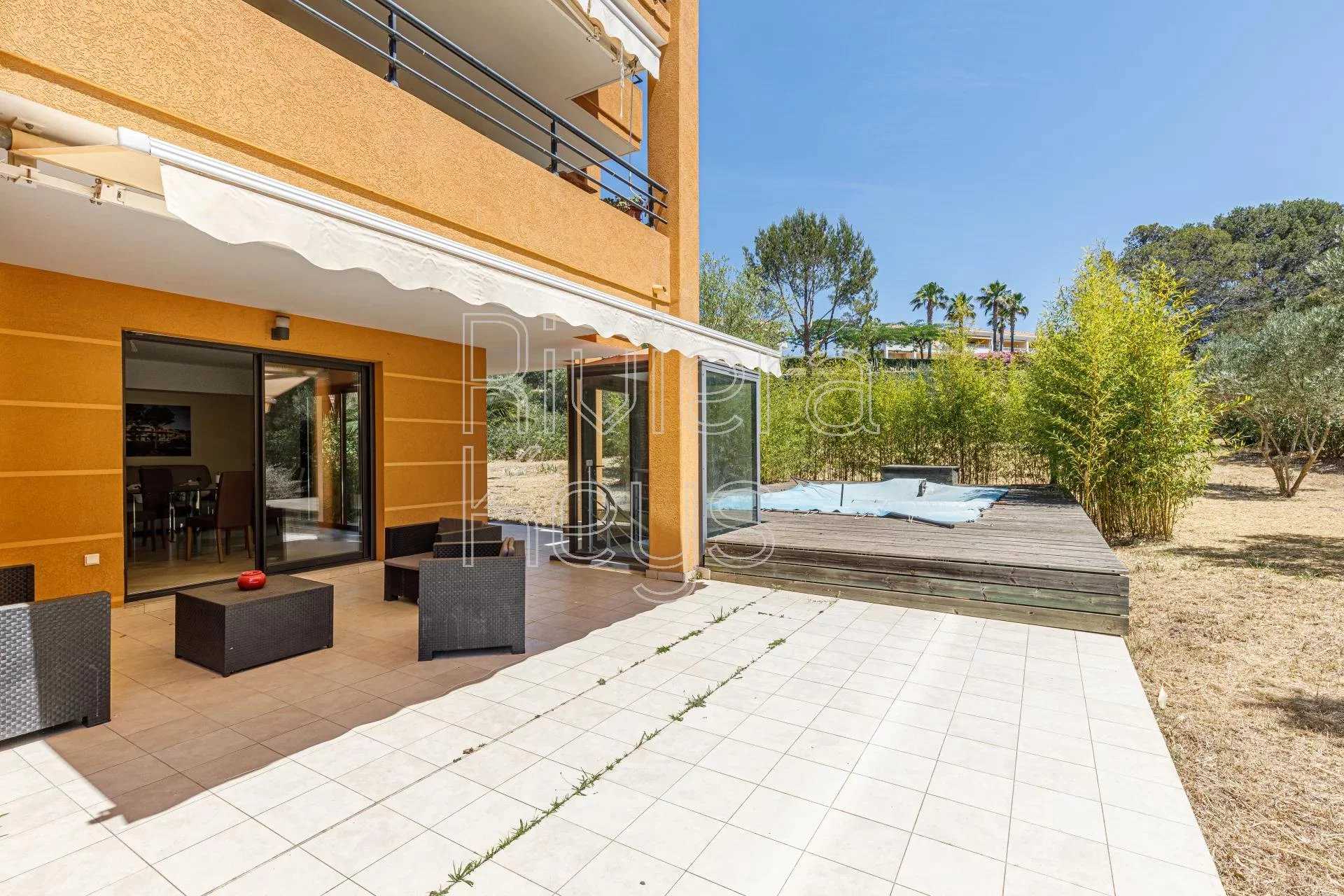 Condominium in Cabries, Provence-Alpes-Cote d'Azur 12157061