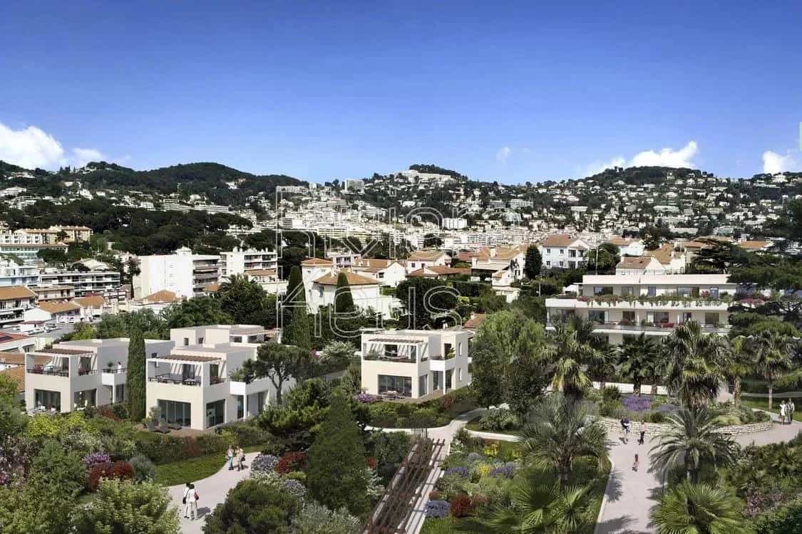 Condominium in Kap Maarten, Provence-Alpes-Côte d'Azur 12157089