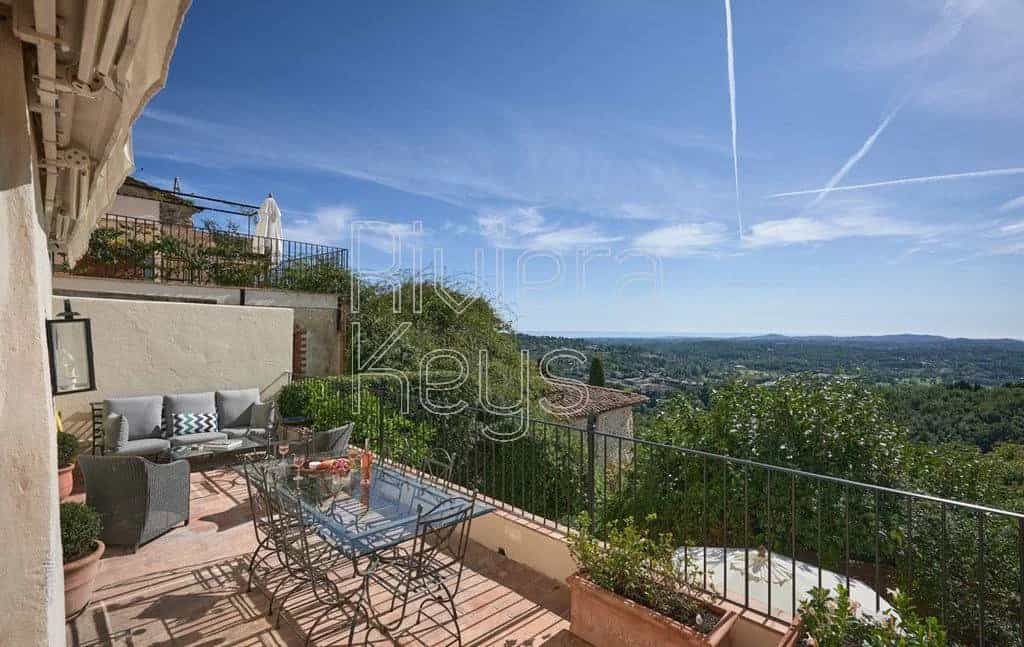 House in Chateauneuf-Grasse, Provence-Alpes-Cote d'Azur 12157110