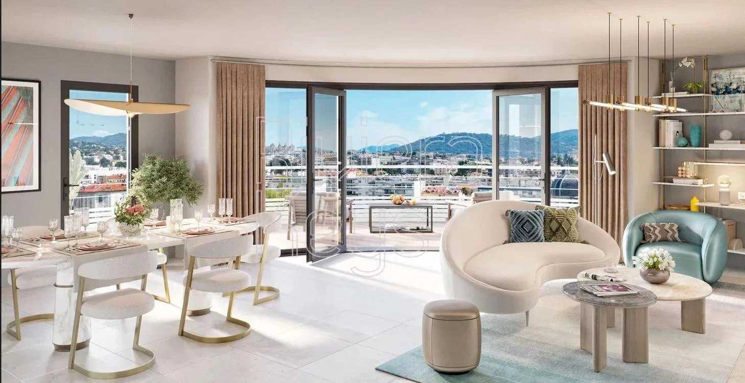 Condominium in Nice, Provence-Alpes-Cote d'Azur 12157136