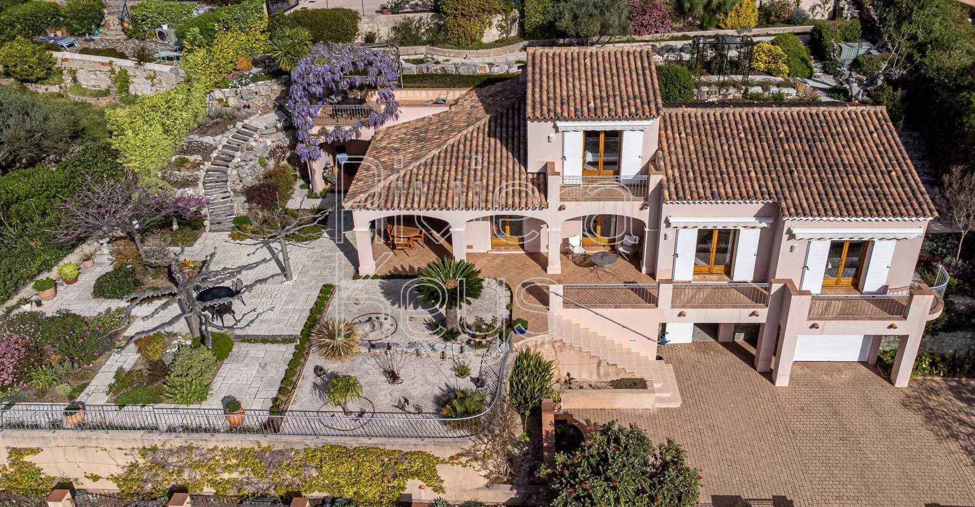 Talo sisään Sainte-Maxime, Provence-Alpes-Cote d'Azur 12157146
