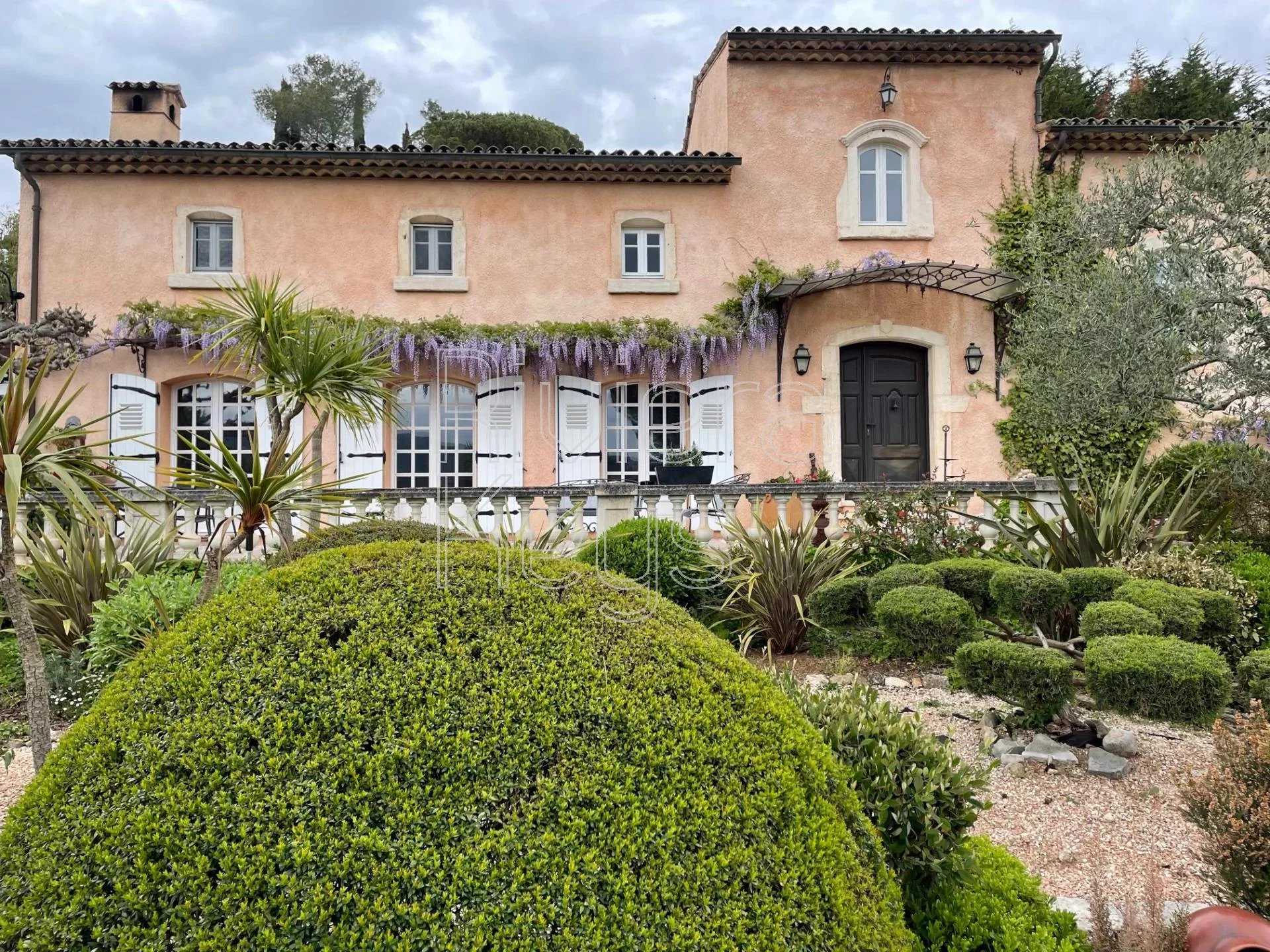 Hus i Auribeau-sur-Siagne, Provence-Alpes-Cote d'Azur 12157162