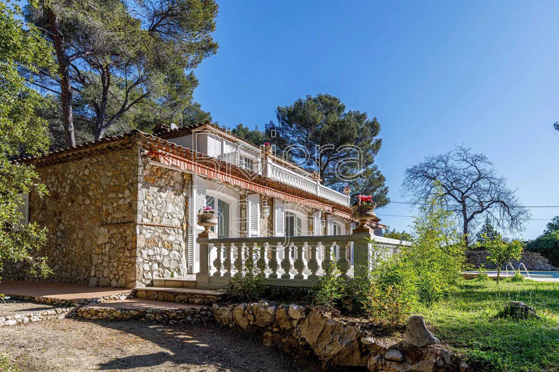 Talo sisään Les Maillans, Provence-Alpes-Cote d'Azur 12157170