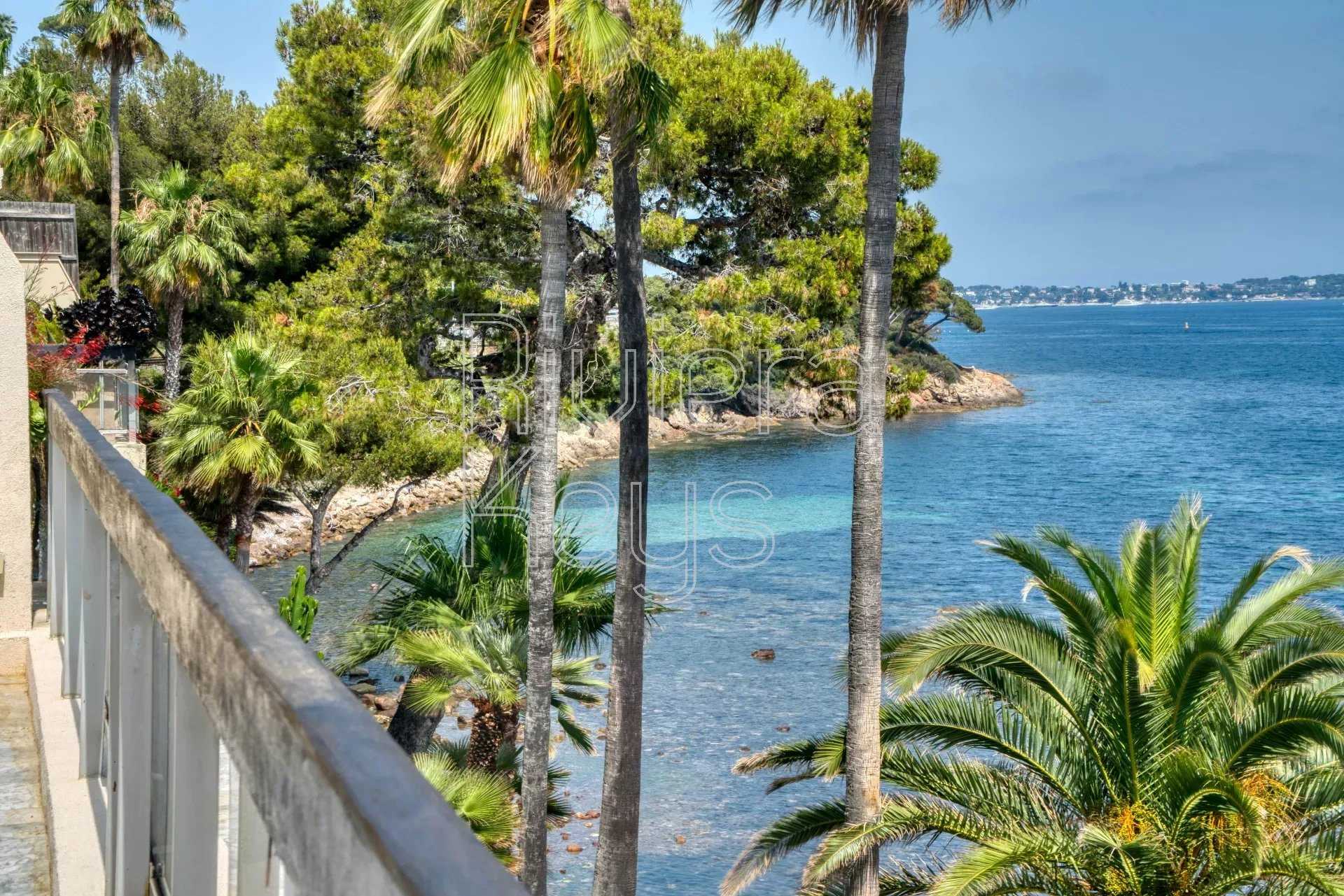 Condominium in Cannes, Provence-Alpes-Cote d'Azur 12157195