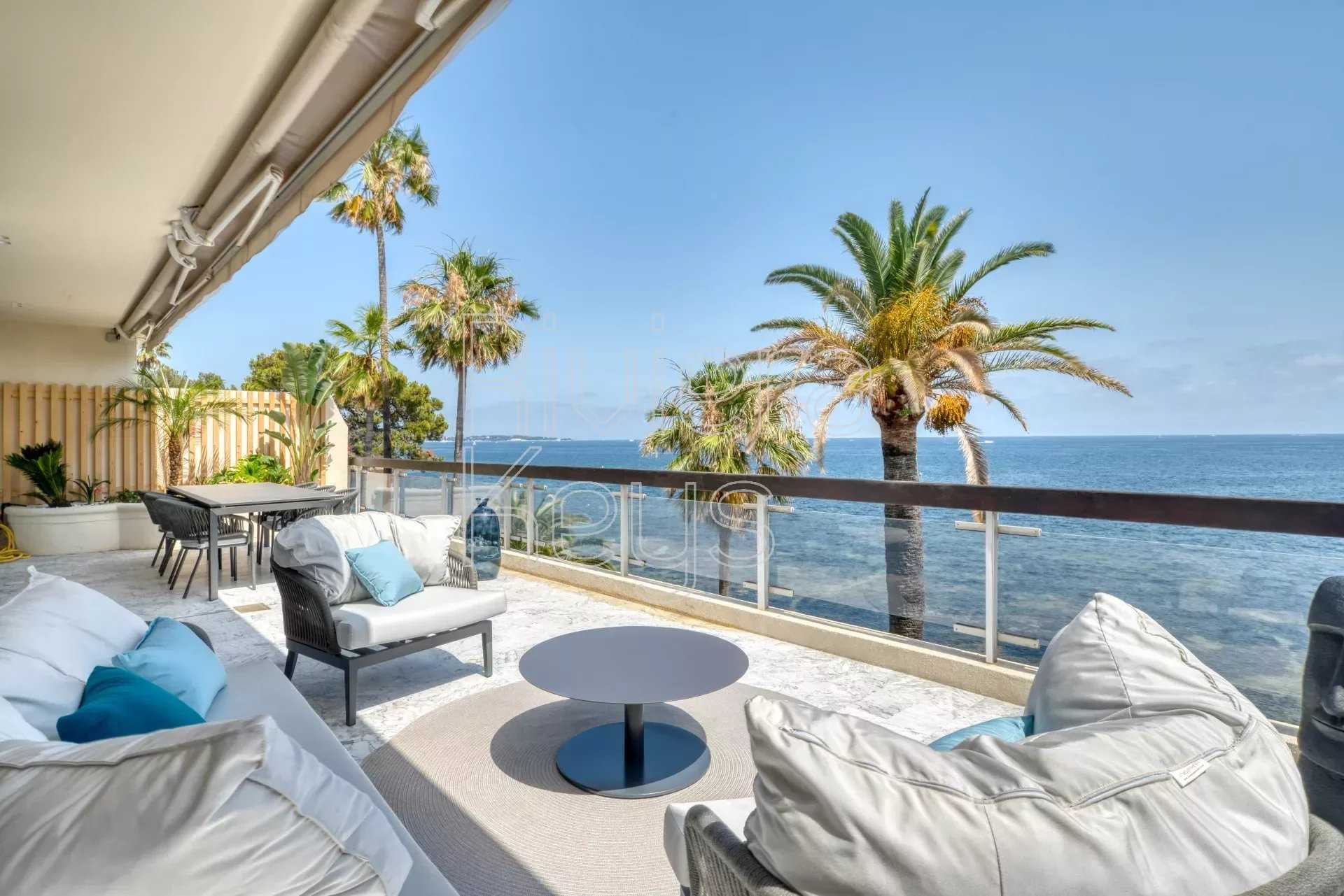 Condominium in Cannes, Provence-Alpes-Côte d'Azur 12157195