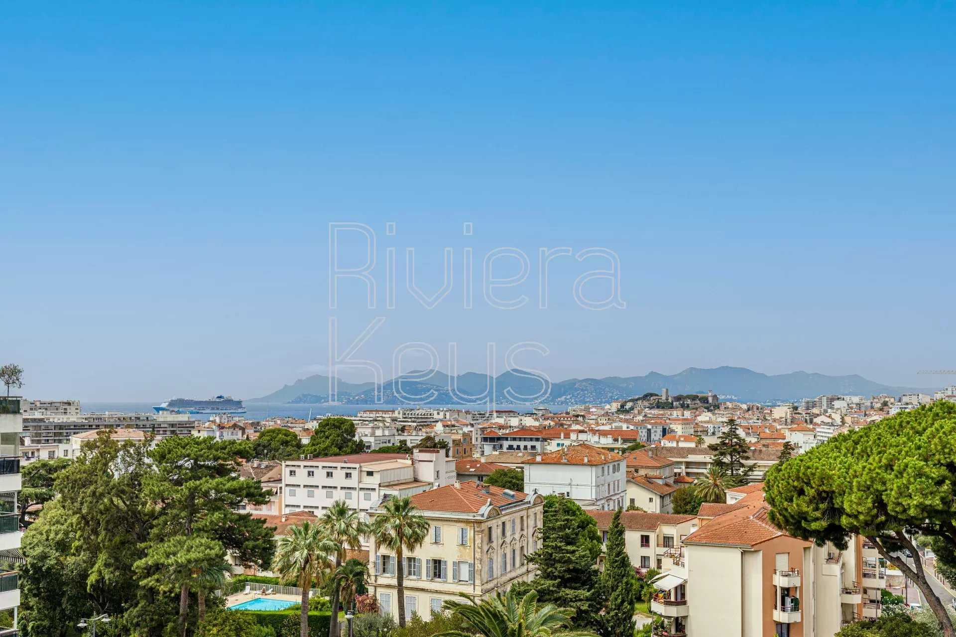 Condominium in Cannes, Provence-Alpes-Cote d'Azur 12157201