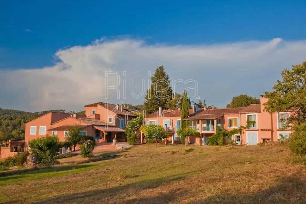 Hus i Chateauvert, Provence-Alpes-Cote d'Azur 12157220