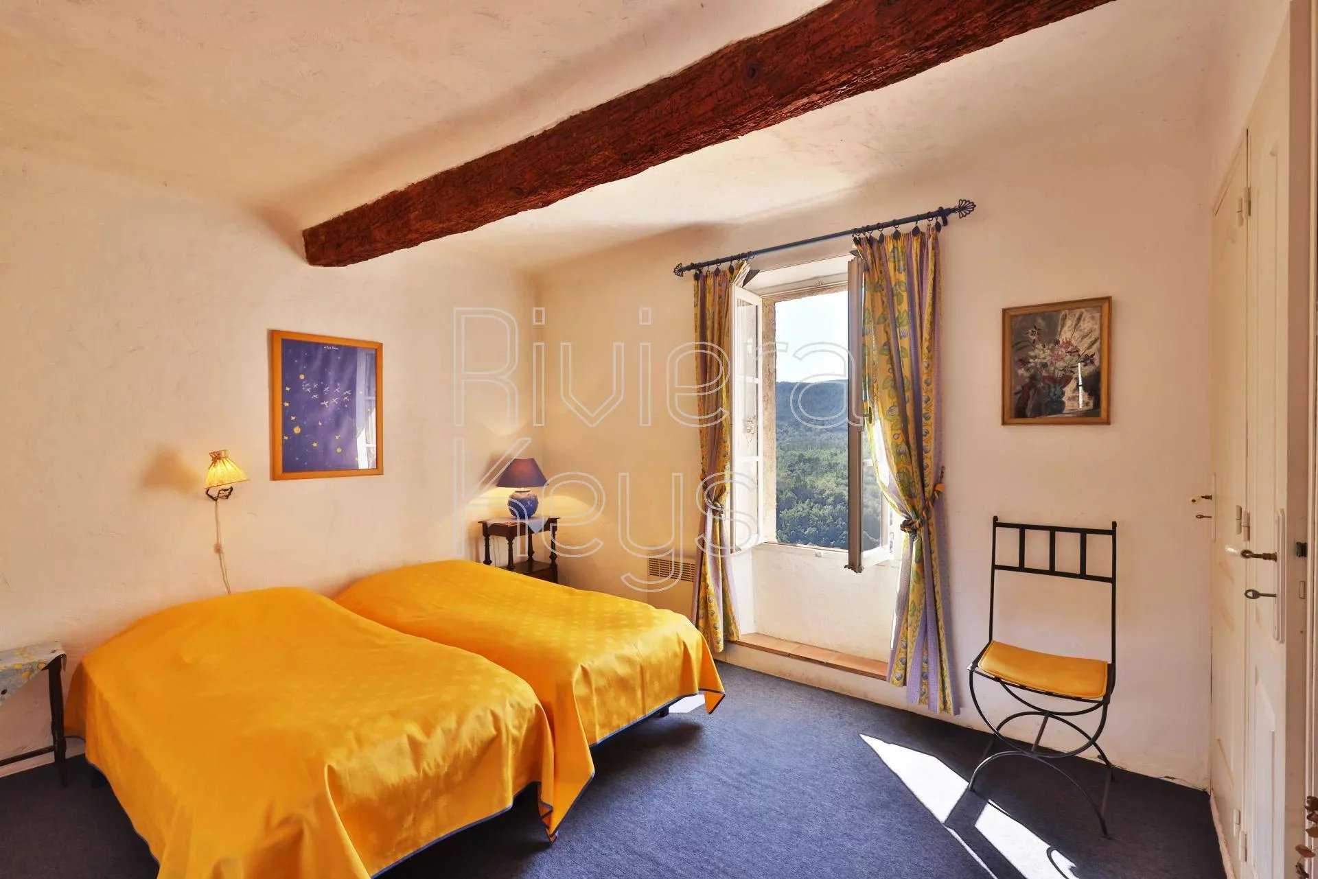 rumah dalam Bagnols-en-Foret, Provence-Alpes-Côte d'Azur 12157243