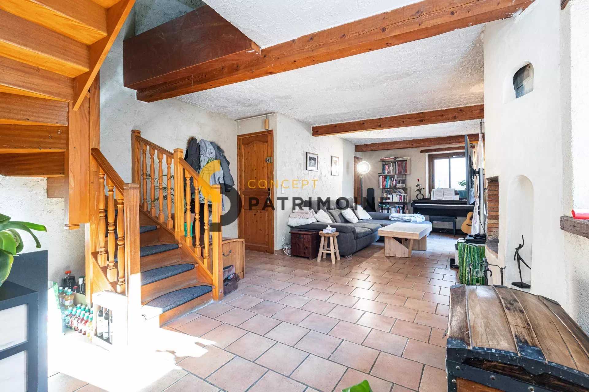 Hus i L'Escarene, Provence-Alpes-Cote d'Azur 12157318