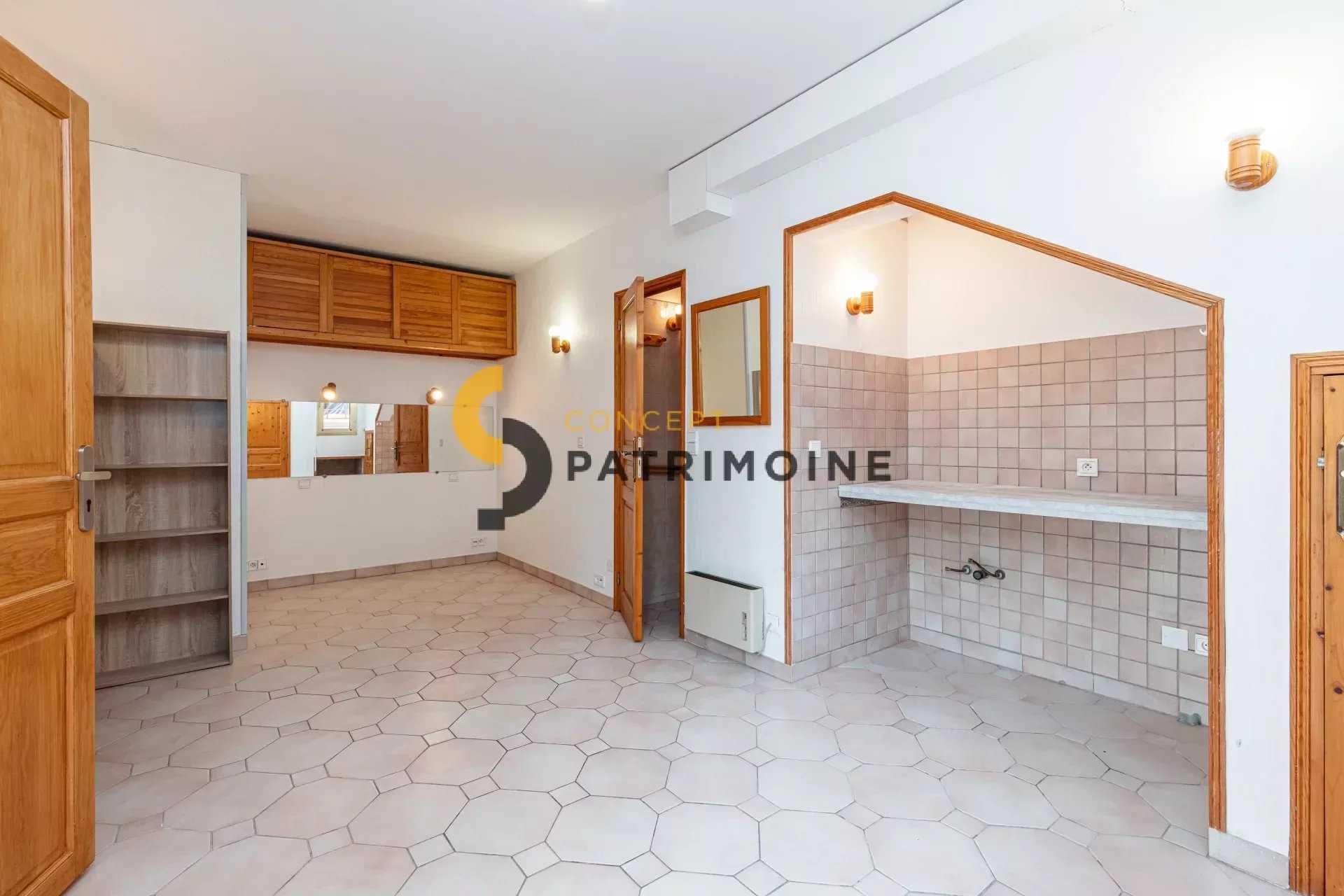 Condominium in Nice, Alpes-Maritimes 12157322