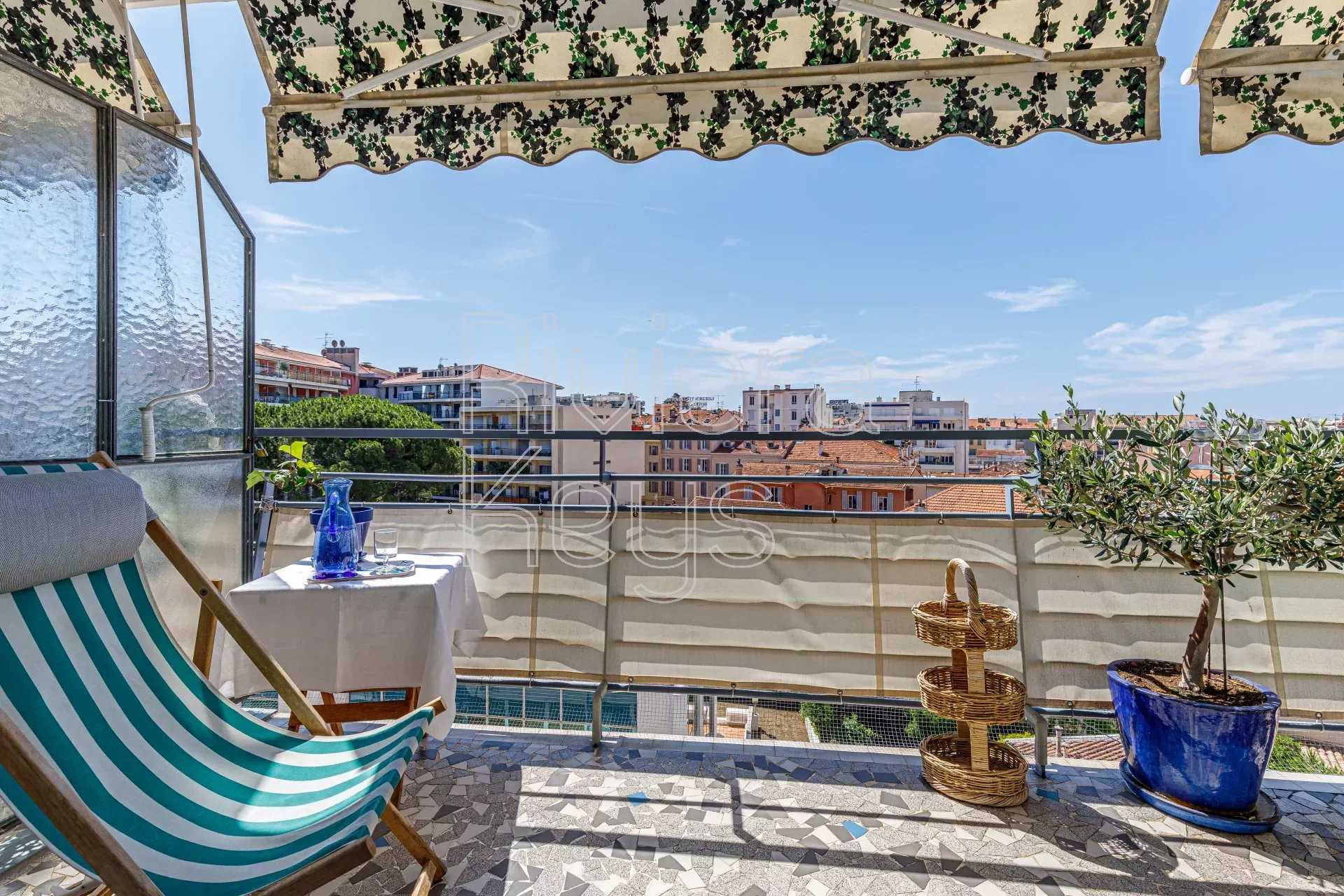 Condominium in Cannes, Provence-Alpes-Côte d'Azur 12157370