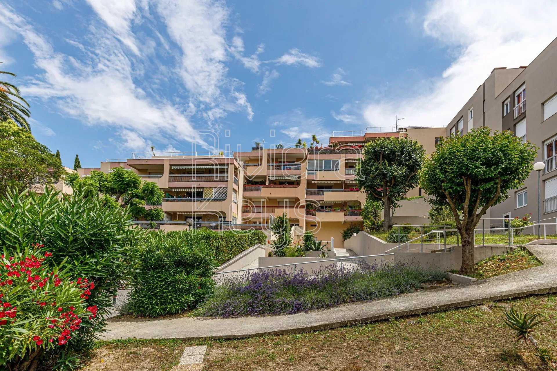 Condominium in Vallauris, Provence-Alpes-Cote d'Azur 12157373
