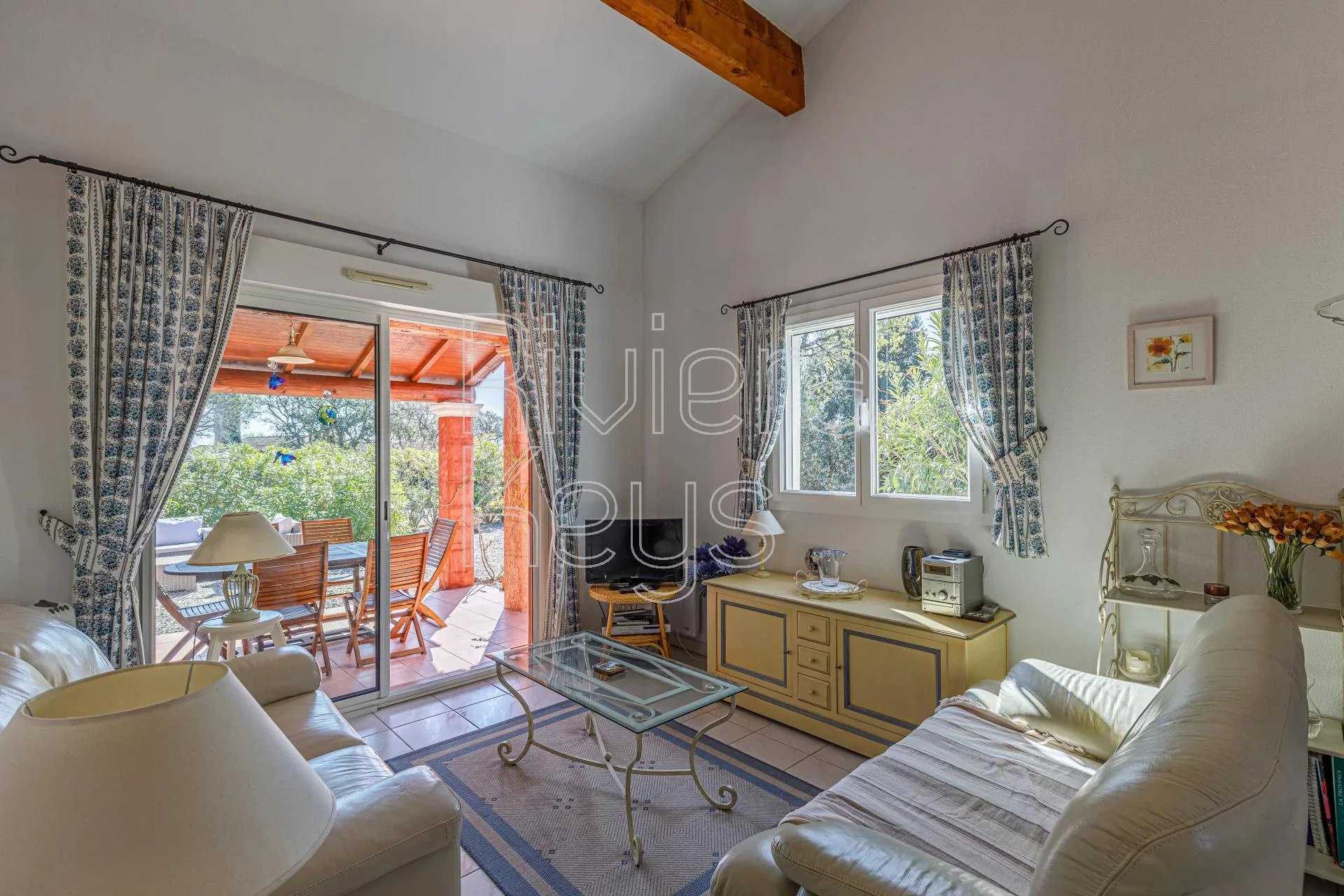 Flere hus i Roquebrune-sur-Argens, Provence-Alpes-Cote d'Azur 12157390