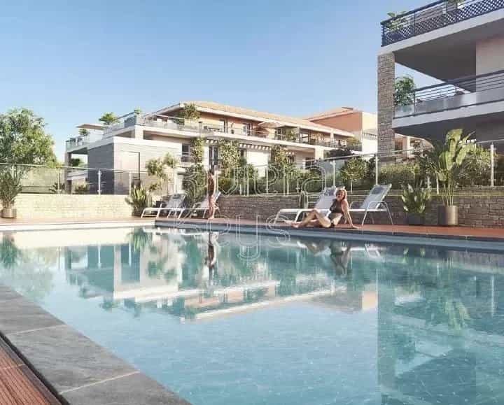 Condominium dans Golfe Juan, Provence-Alpes-Côte d'Azur 12157393