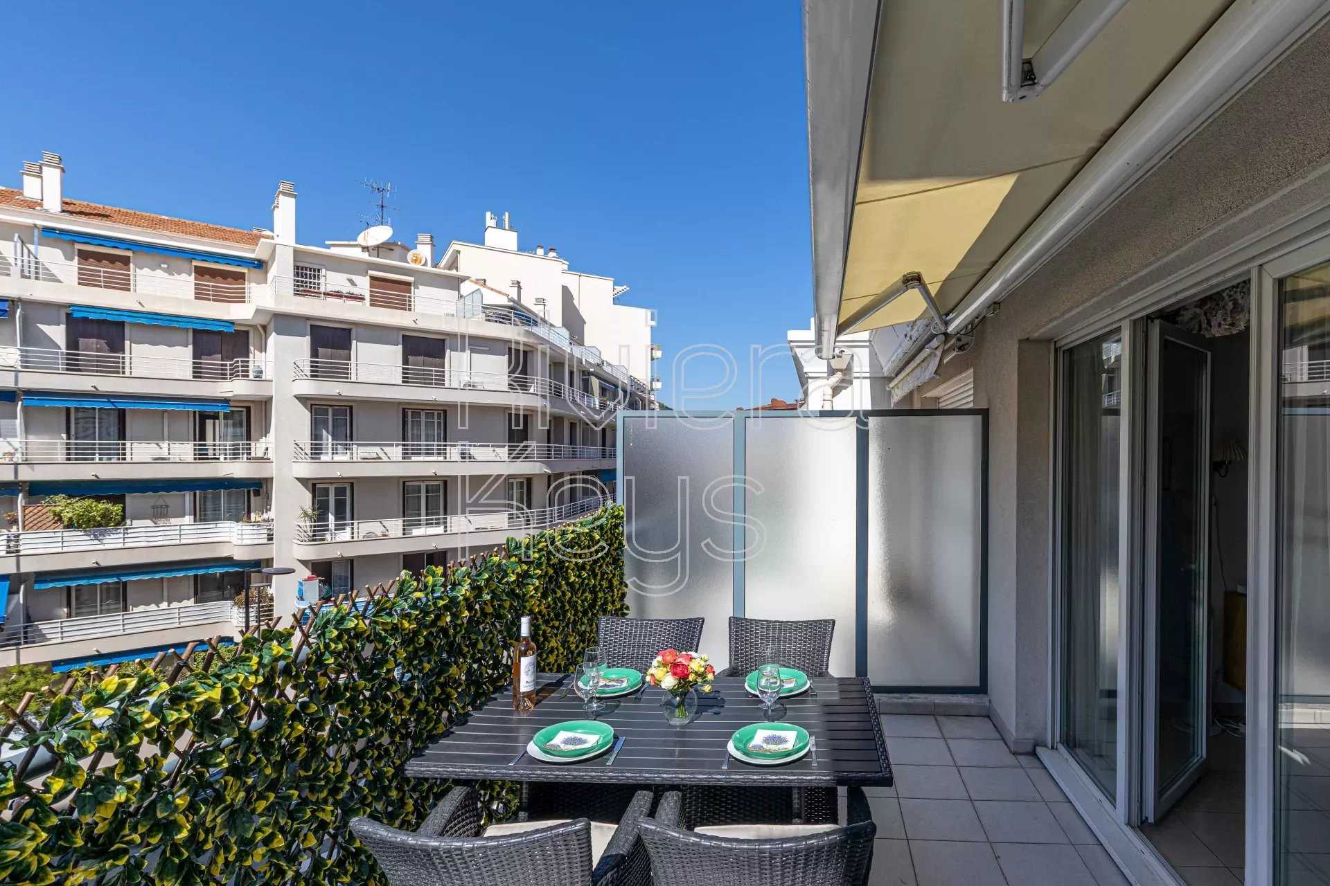 Condominium dans Antibes, Provence-Alpes-Côte d'Azur 12157476