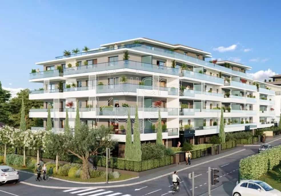 Condominium in Cagnes-sur-Mer, Provence-Alpes-Cote d'Azur 12157549