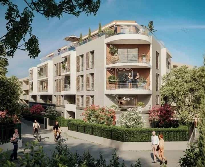 Condominium in Antibes, Provence-Alpes-Cote d'Azur 12157639