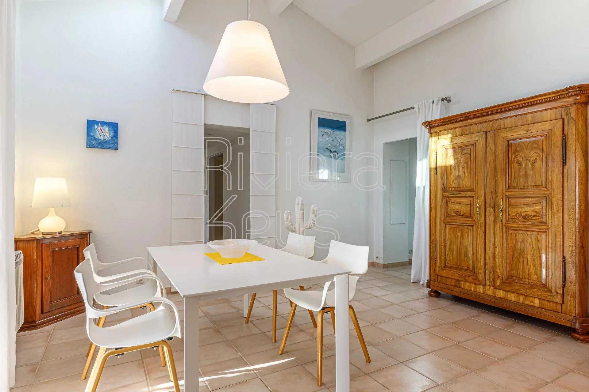 casa en Roquebrune-sur-Argens, Provenza-Alpes-Costa Azul 12157668