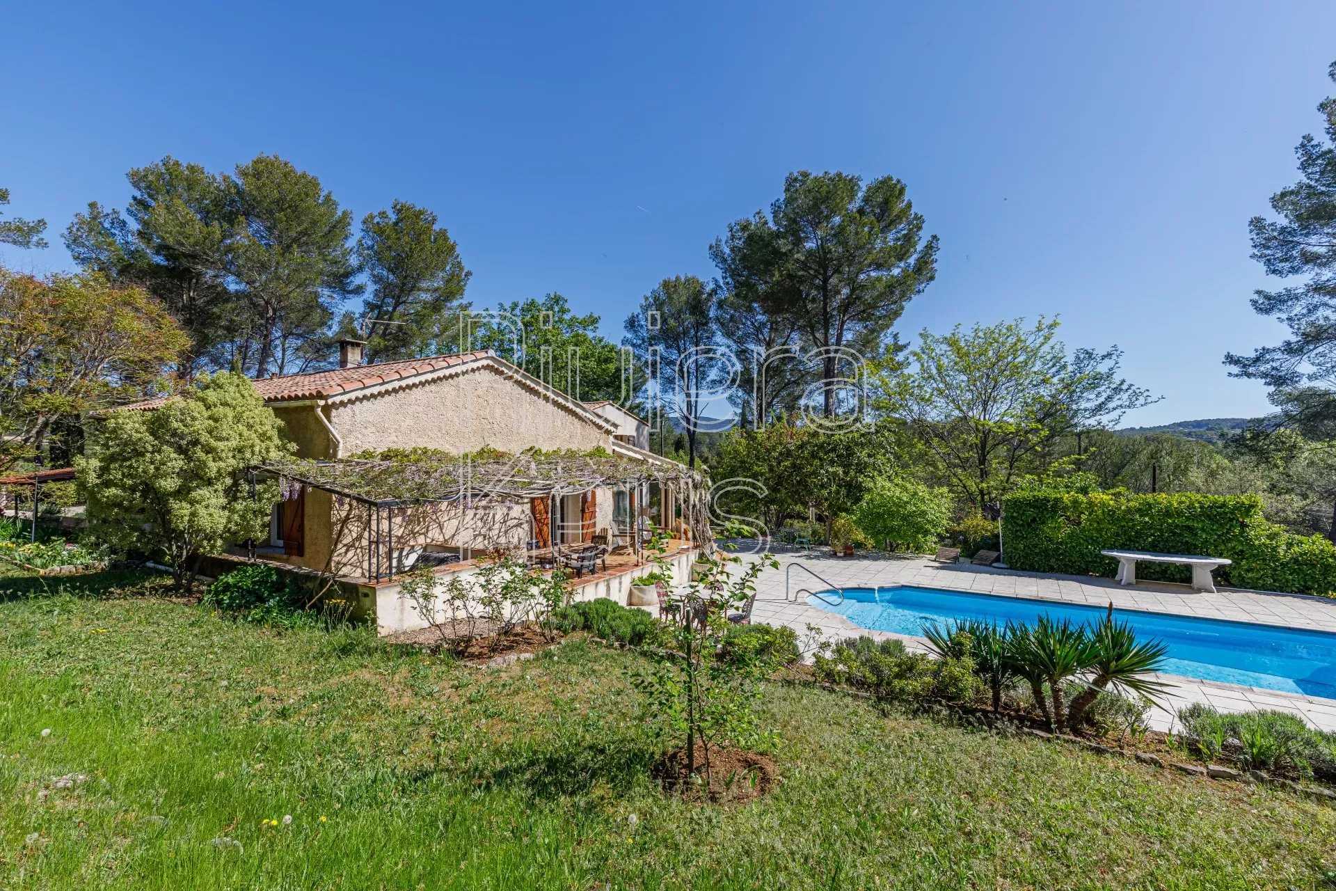 Rumah di Dragoignan, Provence-Alpes-Cote d'Azur 12157694