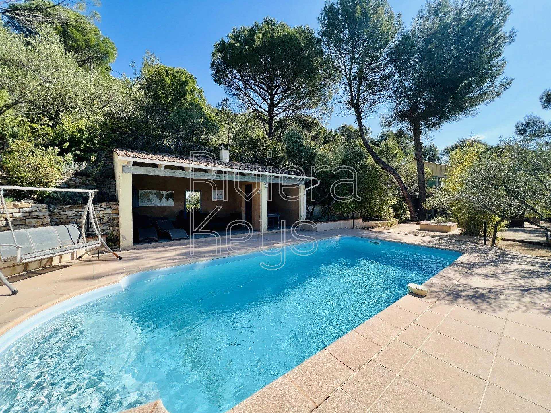 Rumah di Le Val, Provence-Alpes-Cote d'Azur 12157697