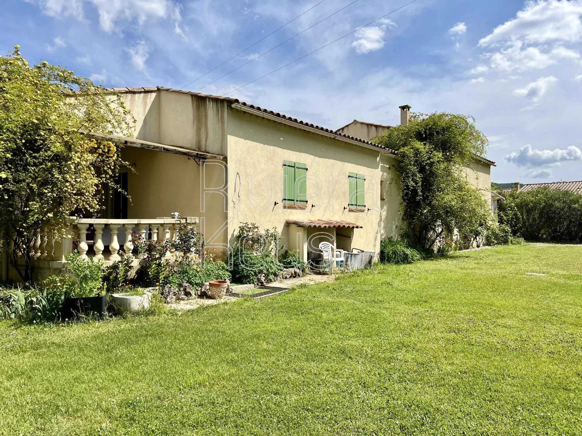 Rumah di Carces, Provence-Alpes-Cote d'Azur 12157751