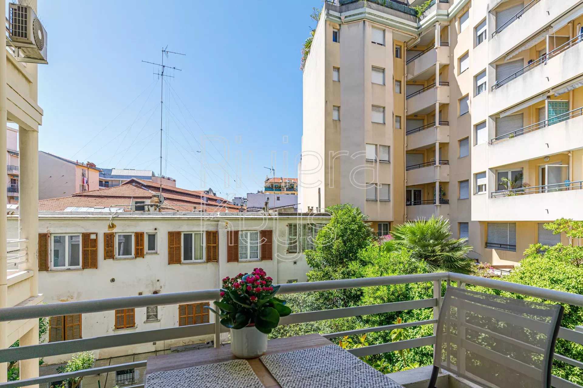 Condominium in Nice, Alpes-Maritimes 12157774