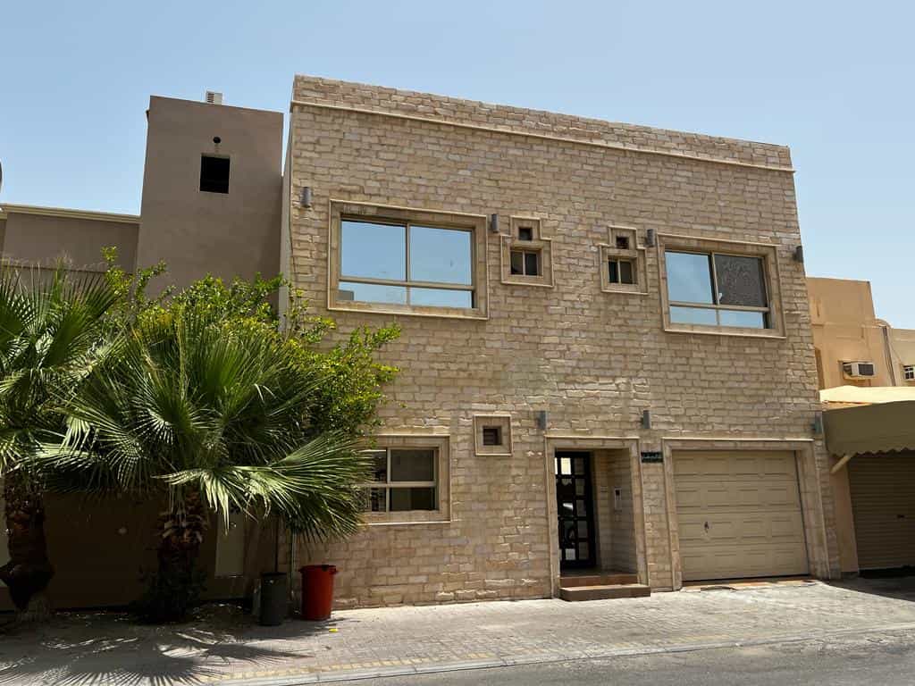 rumah dalam Al Busaytin, Al Muḩarraq 12157935