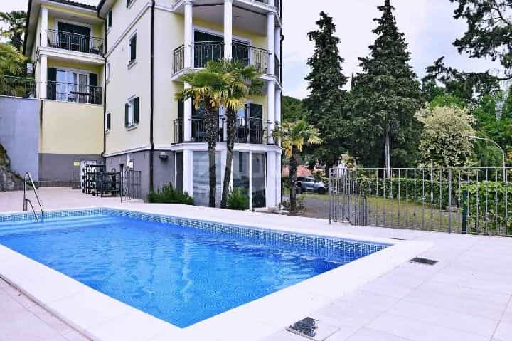Condominium dans Opatija, Primorsko-Goranska Zupanija 12158093