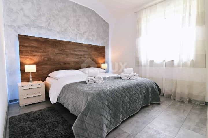 Квартира в Опатія, Приморсько-Горанська жупанія 12158093