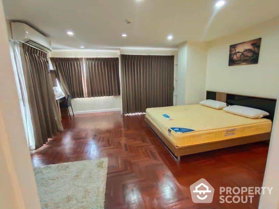 Condominium in Bang Rak, Krung Thep Maha Nakhon 12158562