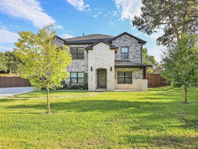House in Grapevine, Texas 12162157