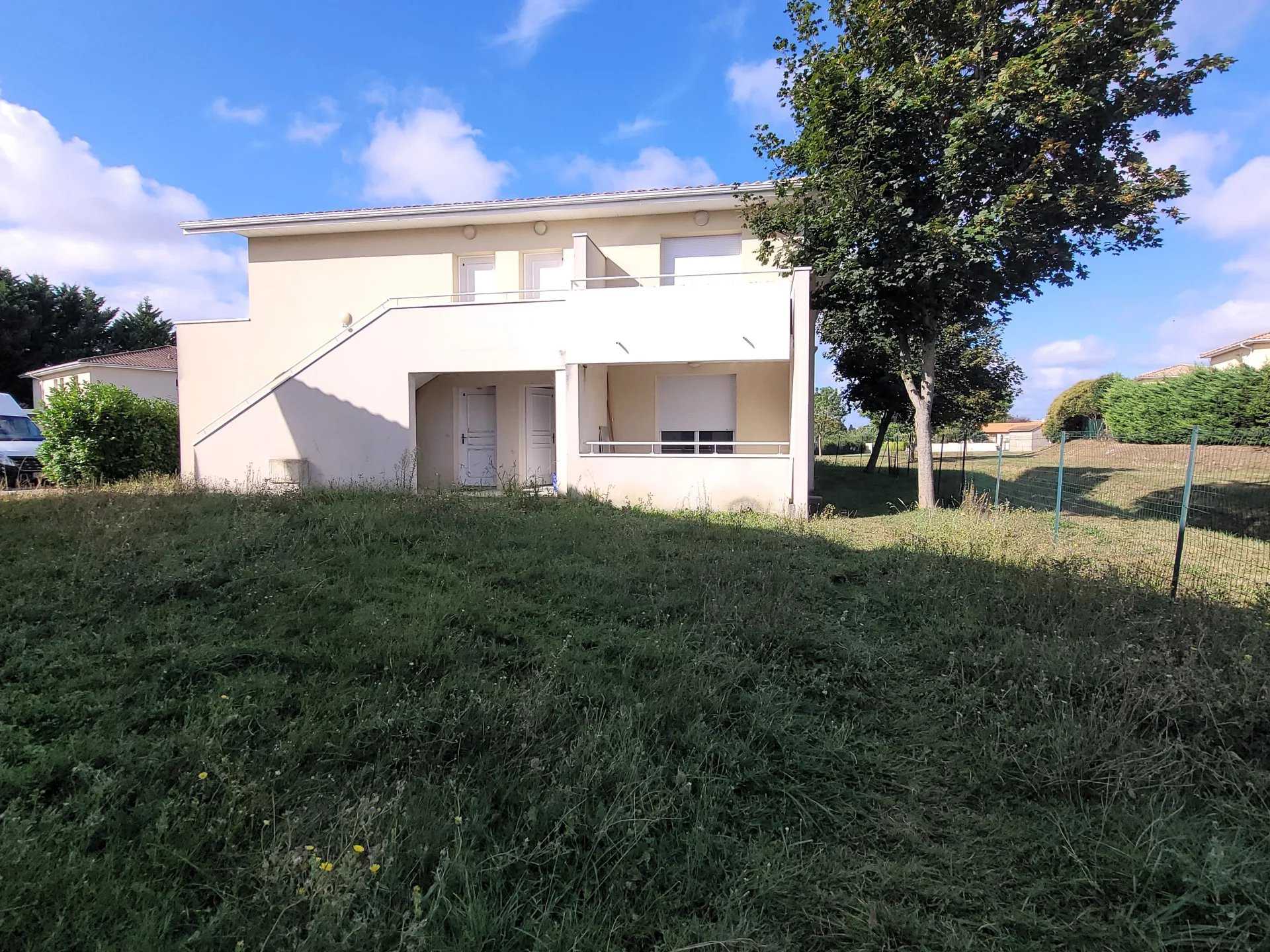 Condominium in Blaye, Nouvelle-Aquitaine 12162229