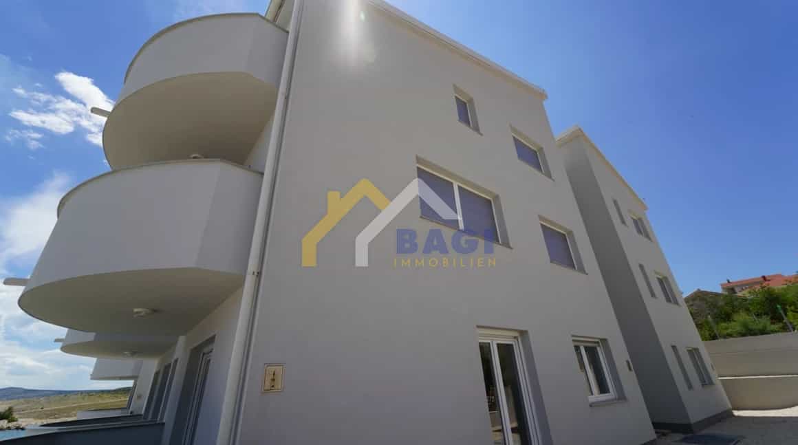 Condominium in Ljubač, Zadar County 12162856