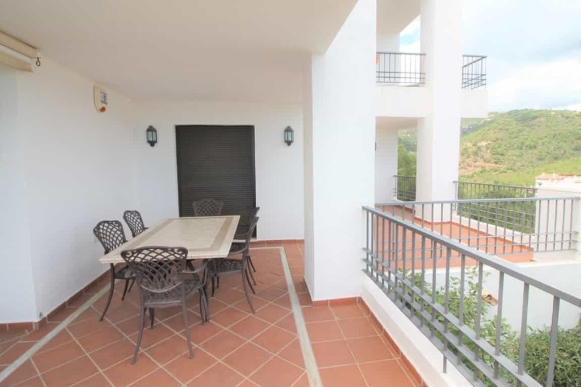 Condominium in Benahavis, Andalusia 12162911