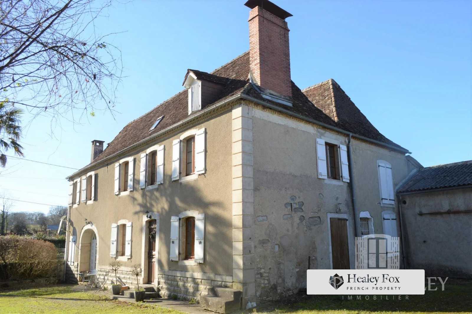 House in Sauveterre-de-Bearn, Nouvelle-Aquitaine 12165159