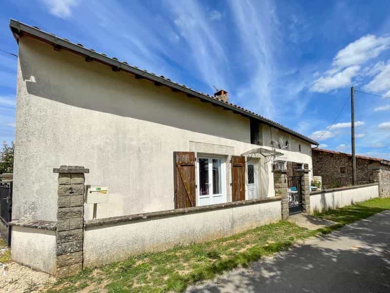 بيت في Ruffec, Nouvelle-Aquitaine 12165184