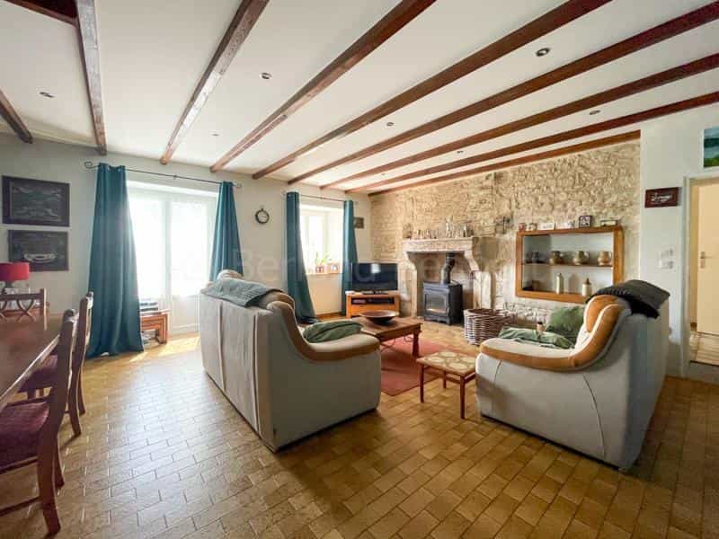 Huis in Ruffec, Nouvelle-Aquitaine 12165184