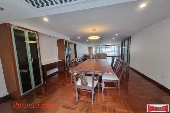 Condominium in Watthana, Krung Thep Maha Nakhon 12165288